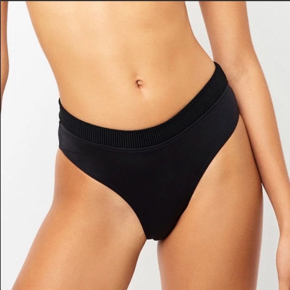 Frankies bikinis “Cali” bottoms in black